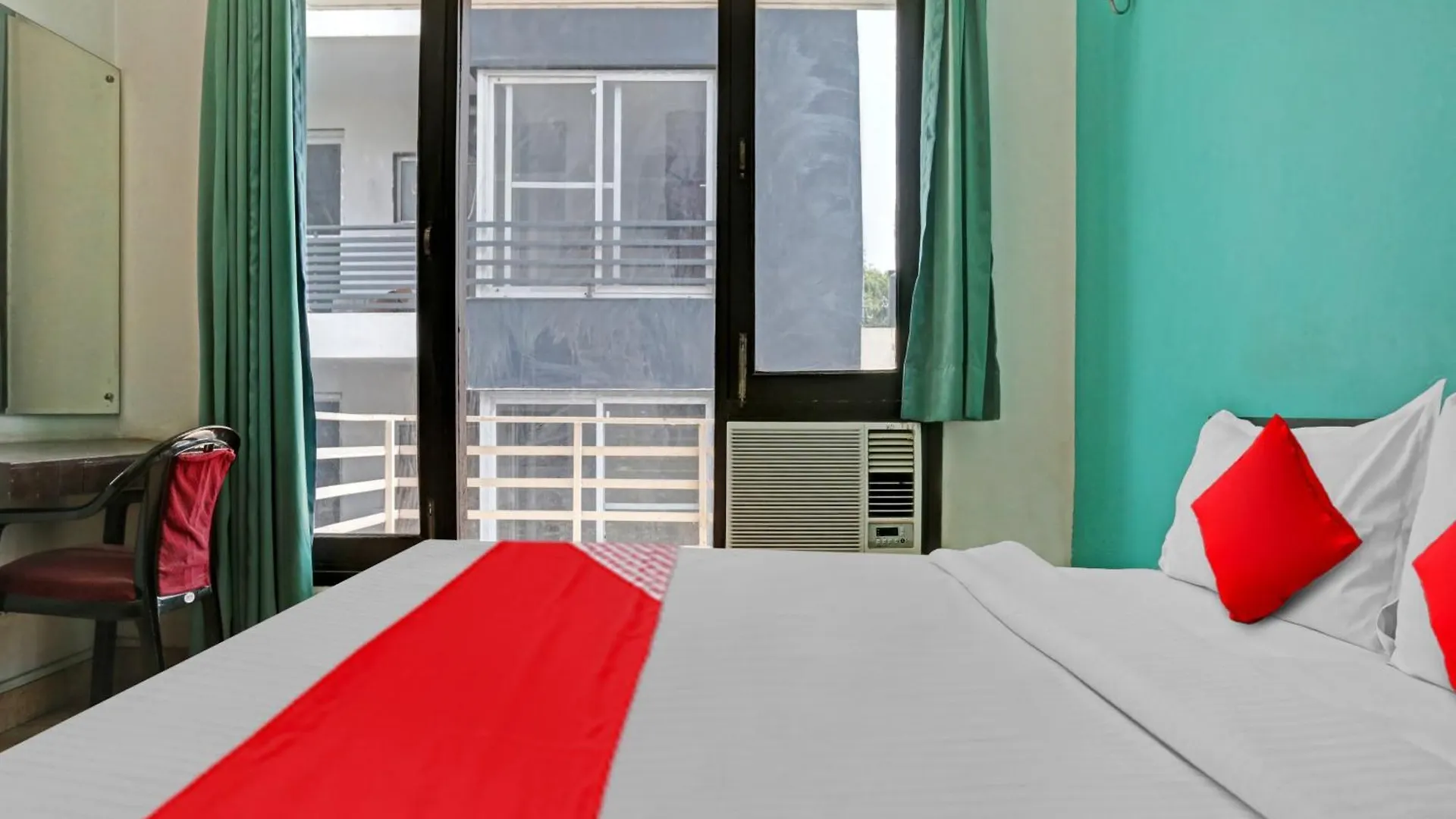 Hotel O White Lily Residency Gurgaon 3*,
