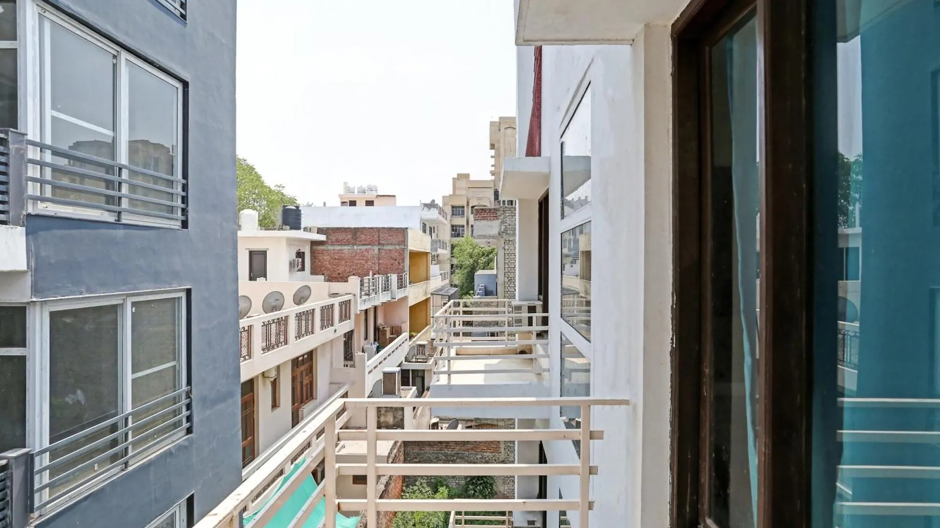 Hotel O White Lily Residency Gurgaon